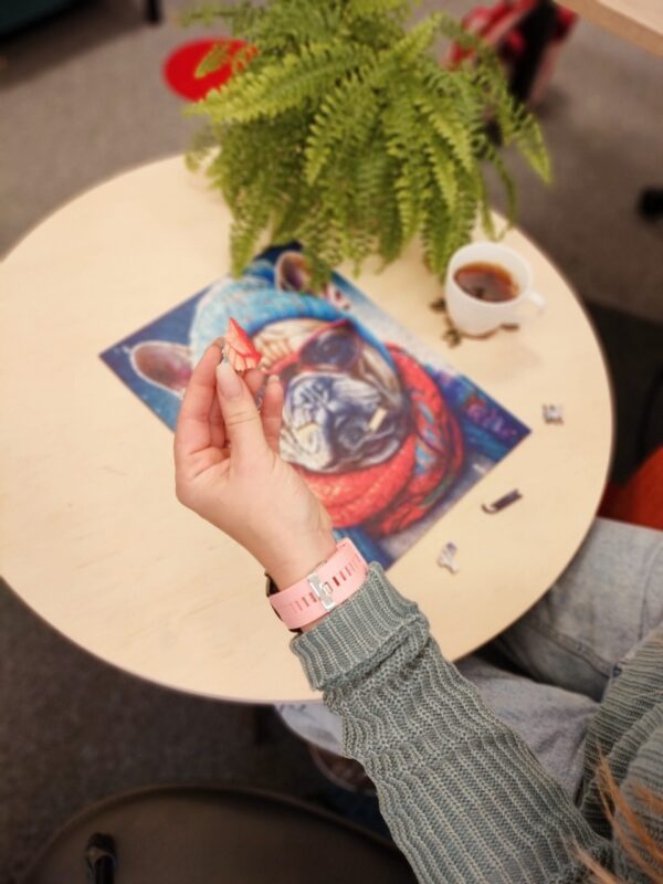 Wooden puzzle - Cold is cool - Grumpy Bulldog Gustav - 316 el. - Image 4
